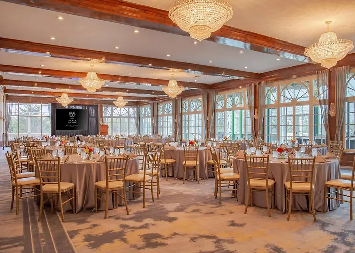 The Drake Oak Brook, Autograph Collection
